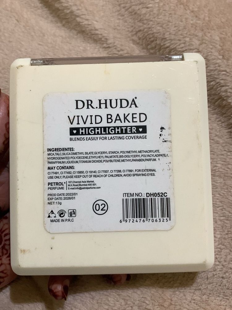 Dr. Huda Vivid Baked Highlighter