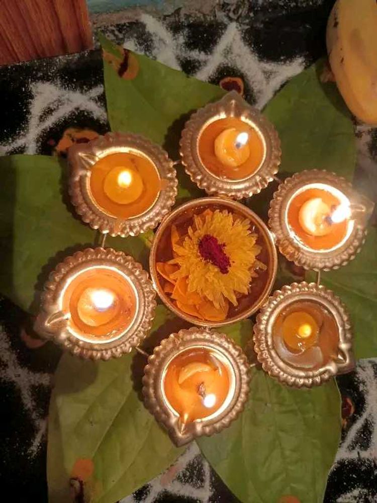 Pack Of 4 Diya Shape Flower Decorative Urli Bowl