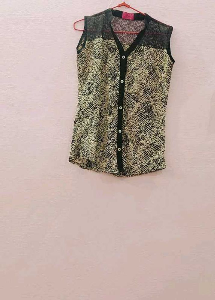 Gorgeous 🆕 Cut Sleeves Top