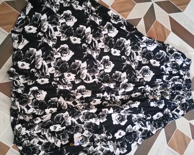 BLACK AND WHITE LONG SKIRT
