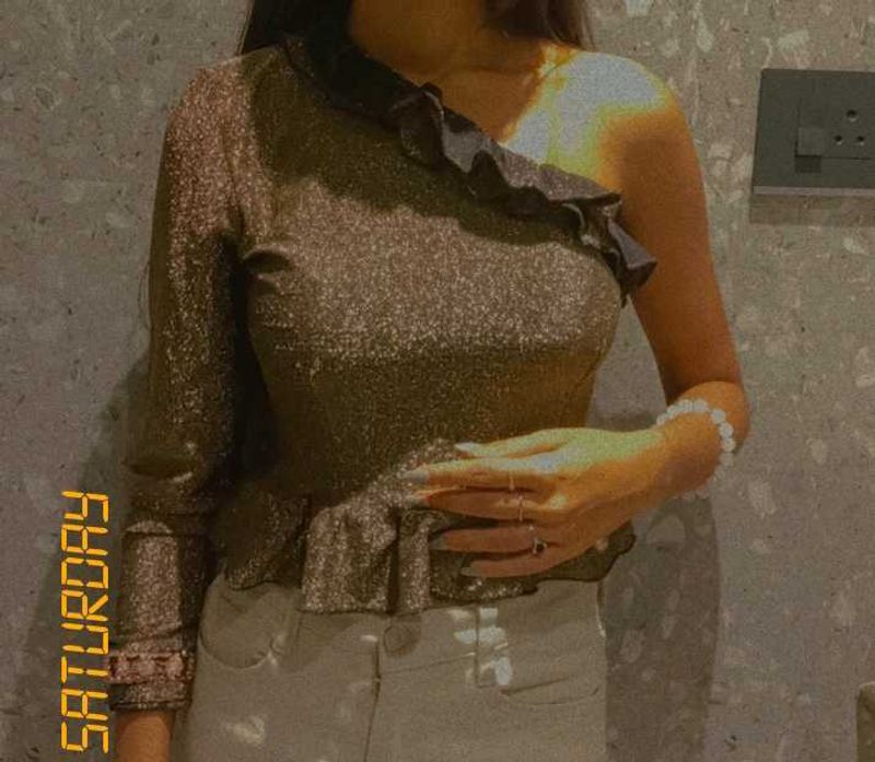 One shoulder Top