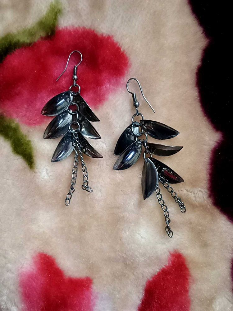 Dangling Leaf Earrings