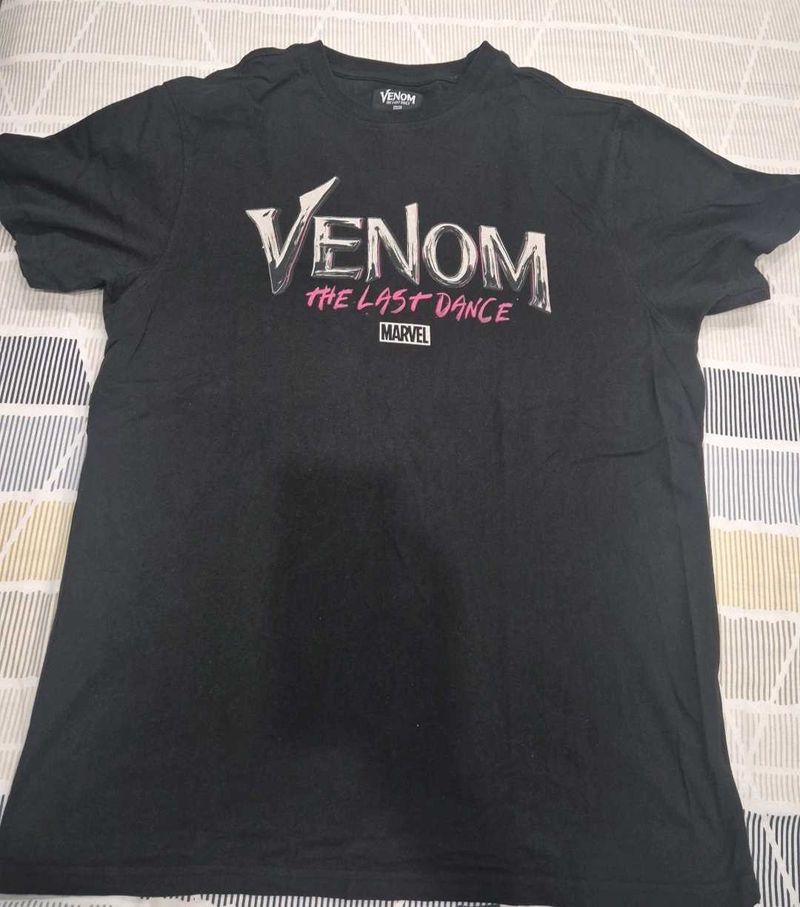 black venom tshirt