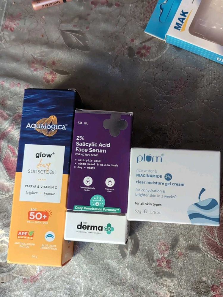 Plum , Aqualogica And Dermaco Skincare Combo Set