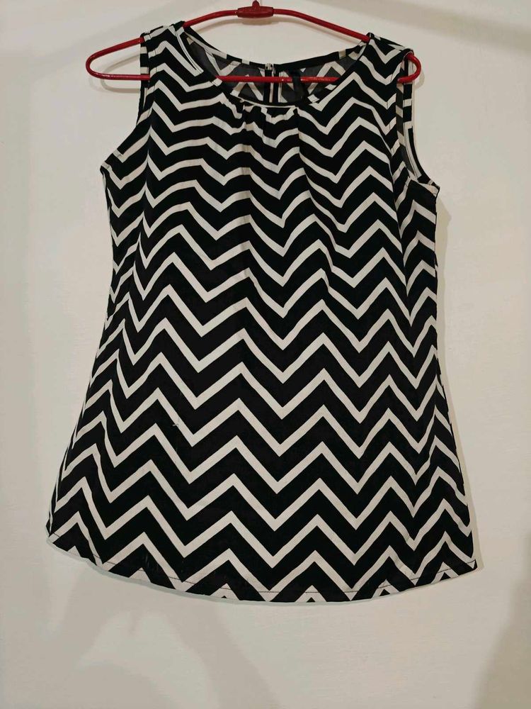 Chevron Print Sleeveless Top