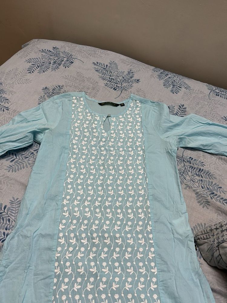Avaasa Straight Kurti