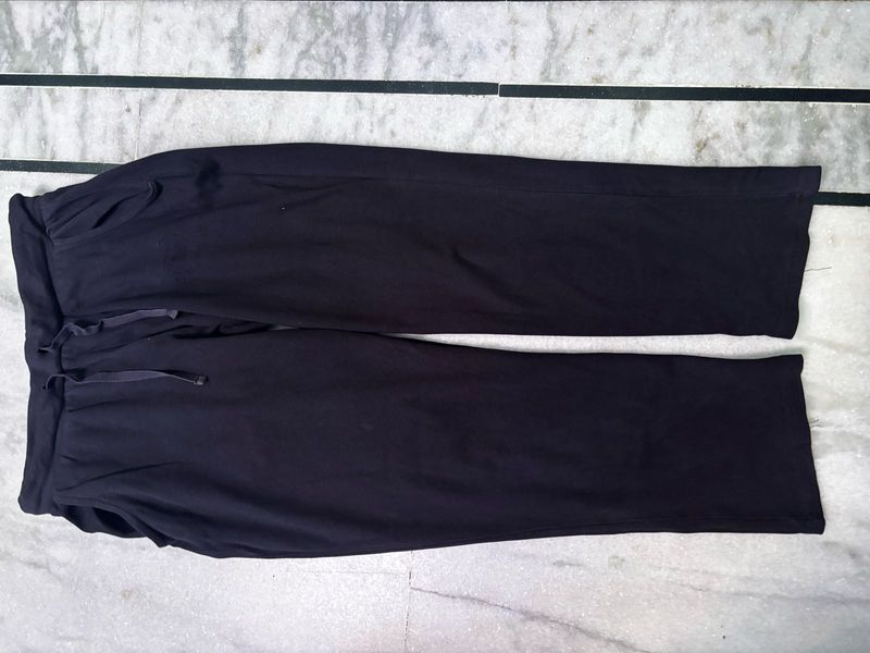 Capri Length Black Pyjama For Women