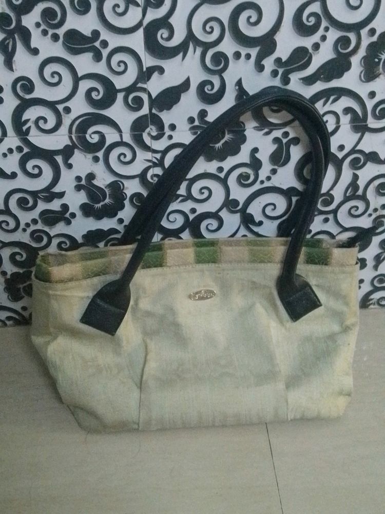 Green Colour Women&#39;s Handbag