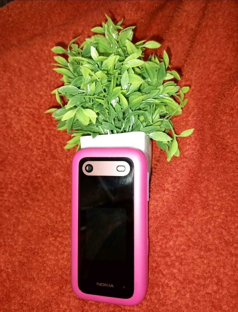 PRICE REDUCED...NOKIA FLIP 2660 4G Pink Color