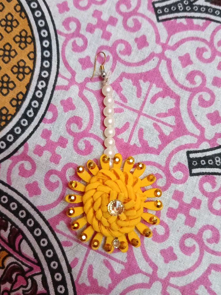 Yellow Maang Tikka