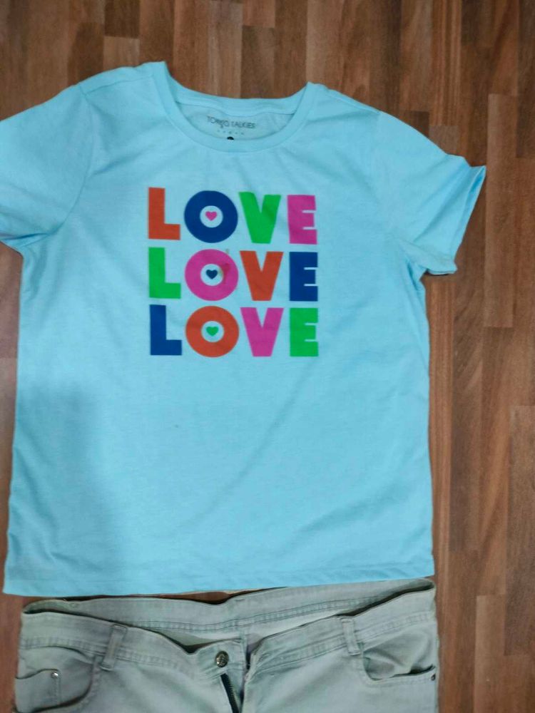 Cute &#39;Love&#39; Graphic Tee