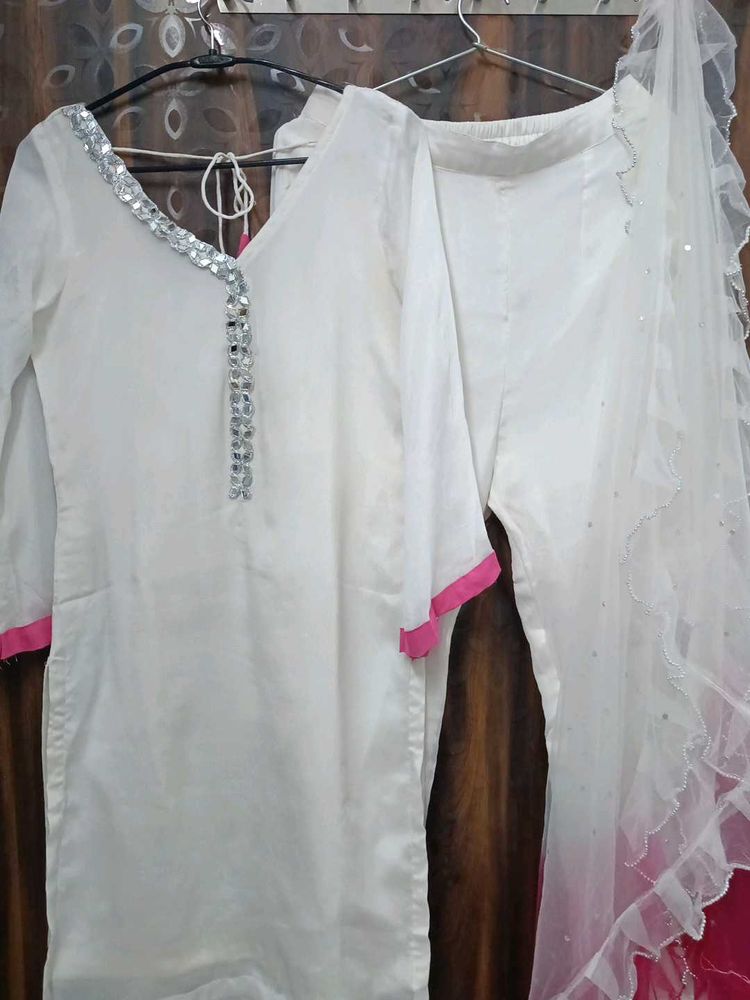 white beautiful suit for diwali