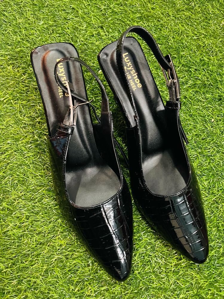 Luxyshoe Black Slingback Heels unused