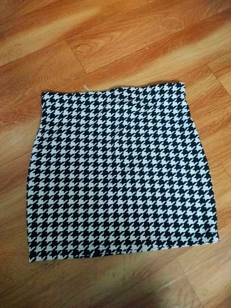 Houndstooth Mini Skirt