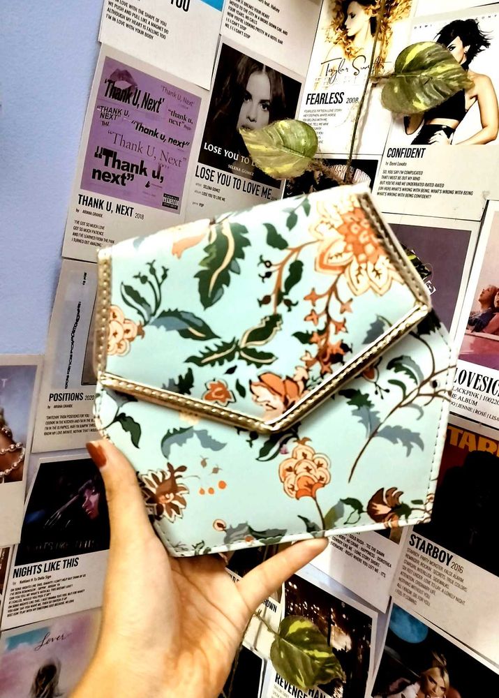 Lakme Vintage Charm in a Modern Frame