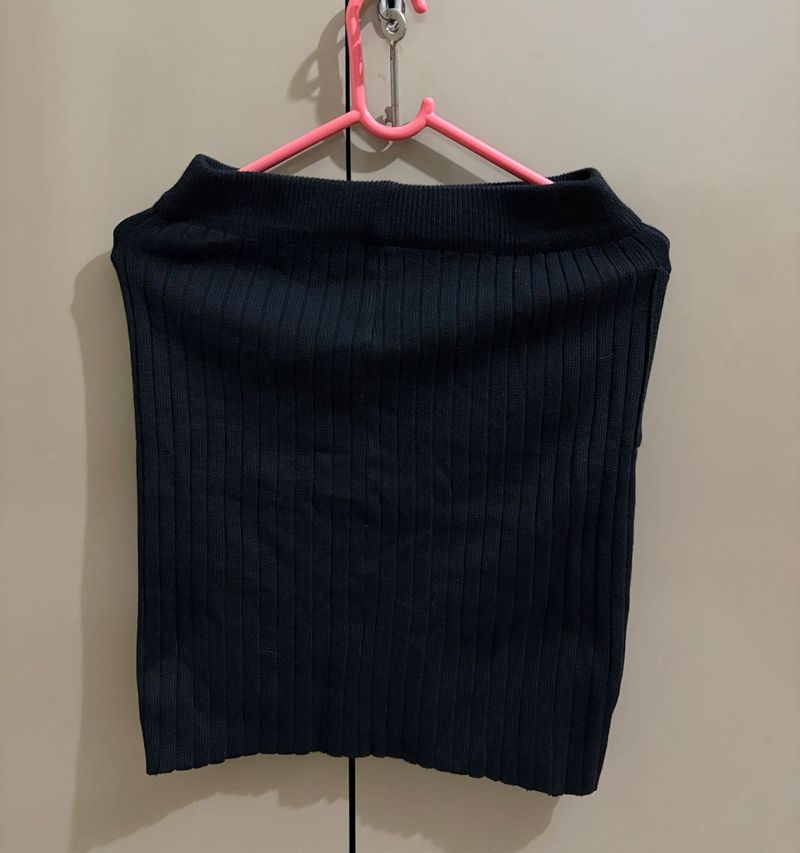 chic black winter skirt