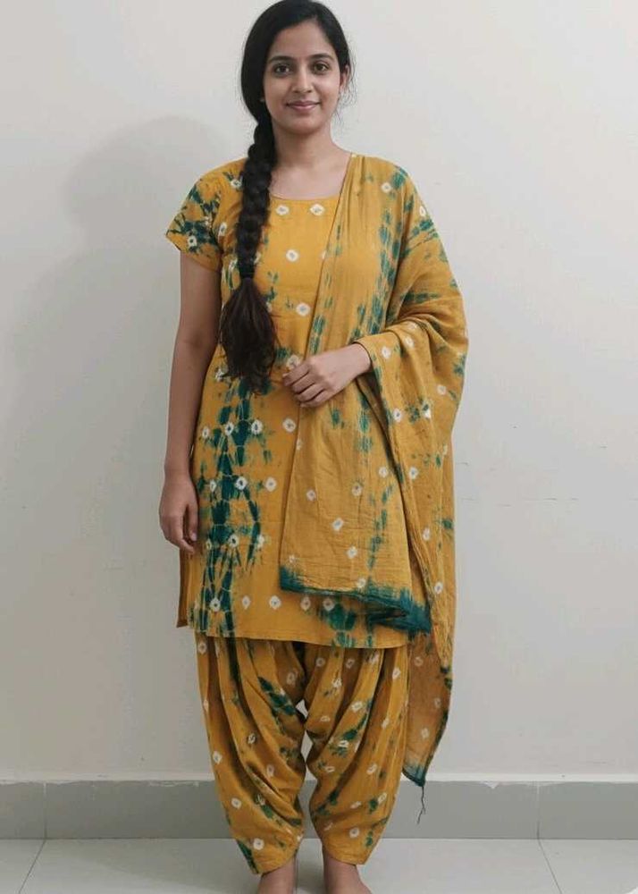 Bandhani Saffron Suit