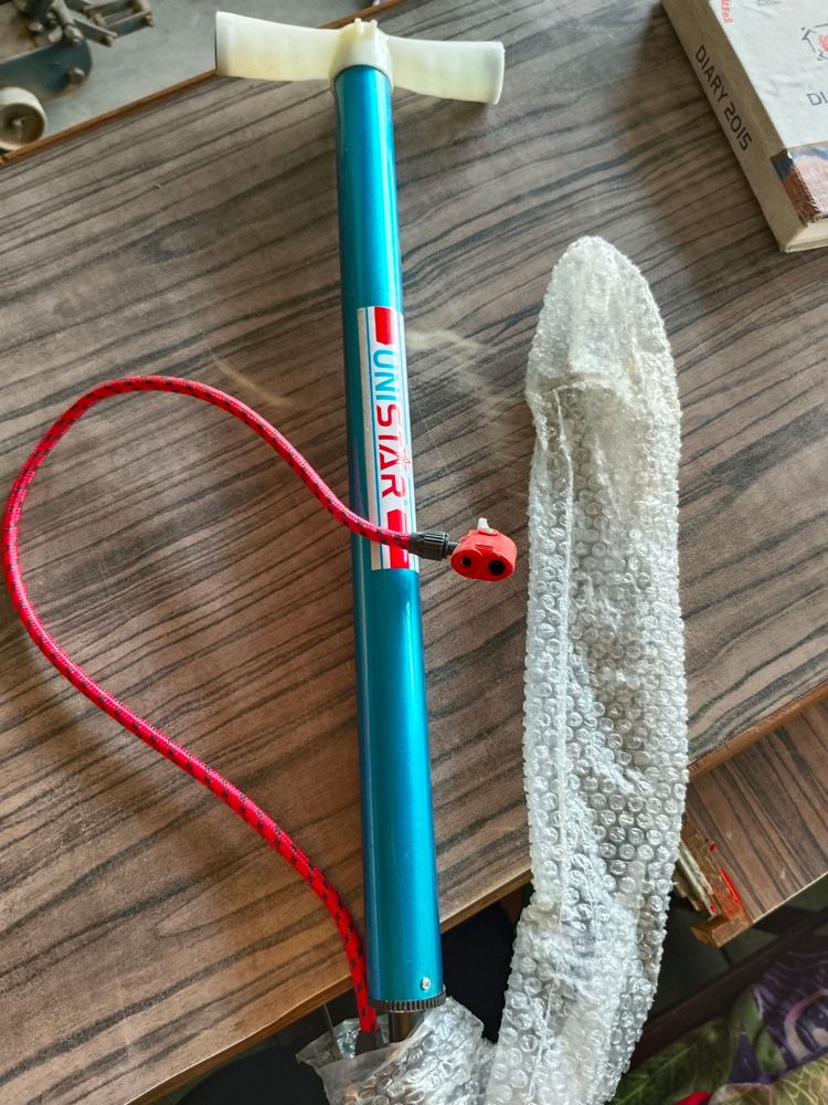 &#34;Essential Cycling Accessories: Pump, Lock