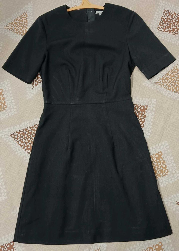 &#34;Classic Black Knee-Length Dress&#34;