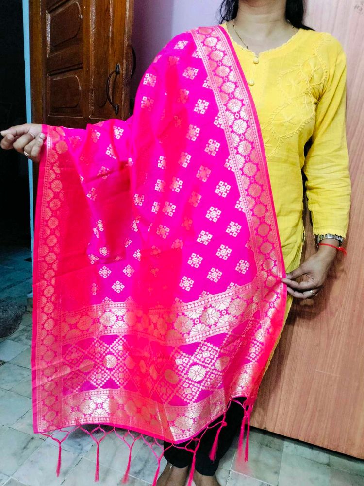 Pink  Colour Dupatta 🩷💜