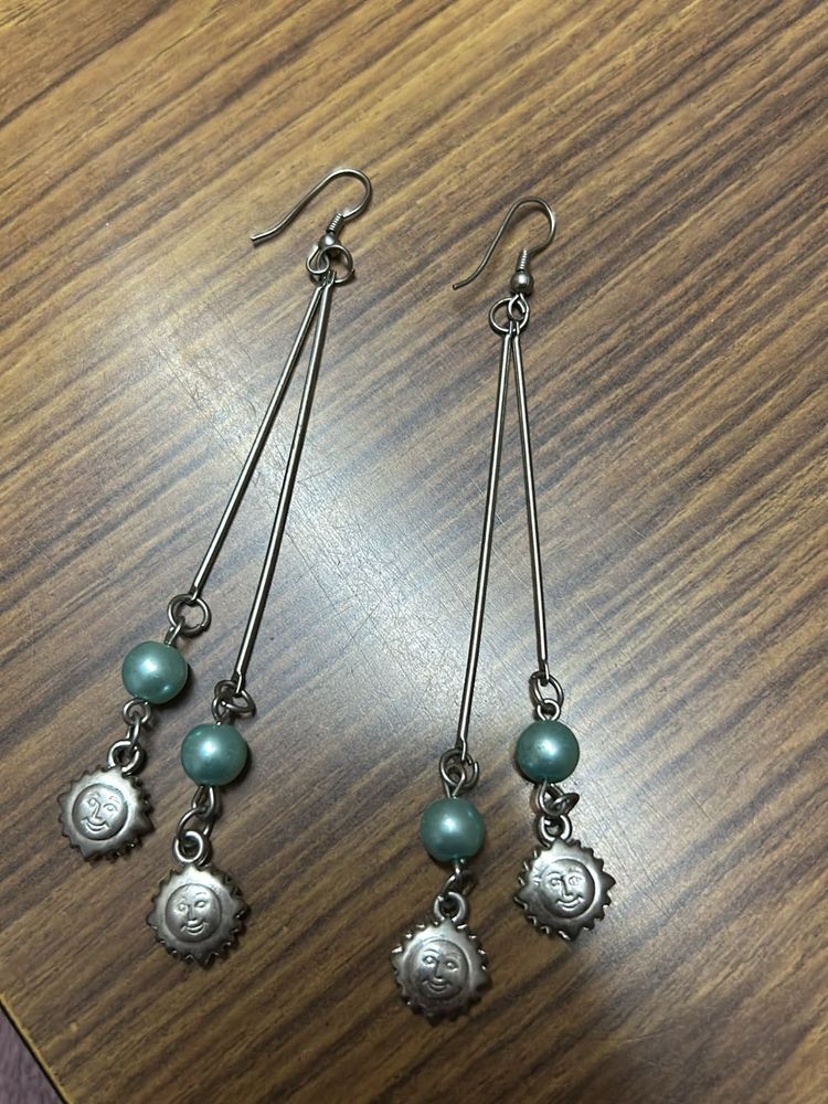 Pair of earrings
