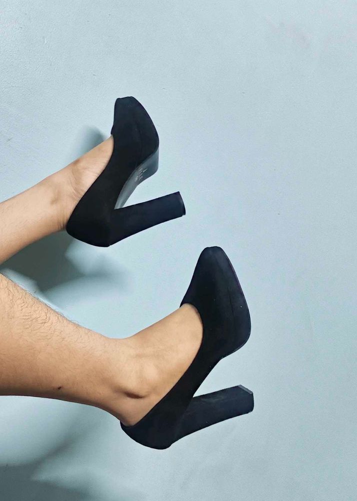 Beautiful ELLE Heels