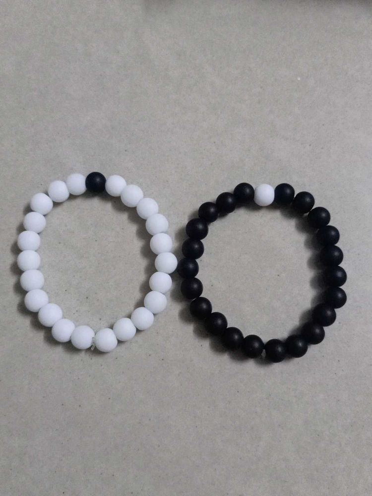 Black And White Pair Bracelet Set.