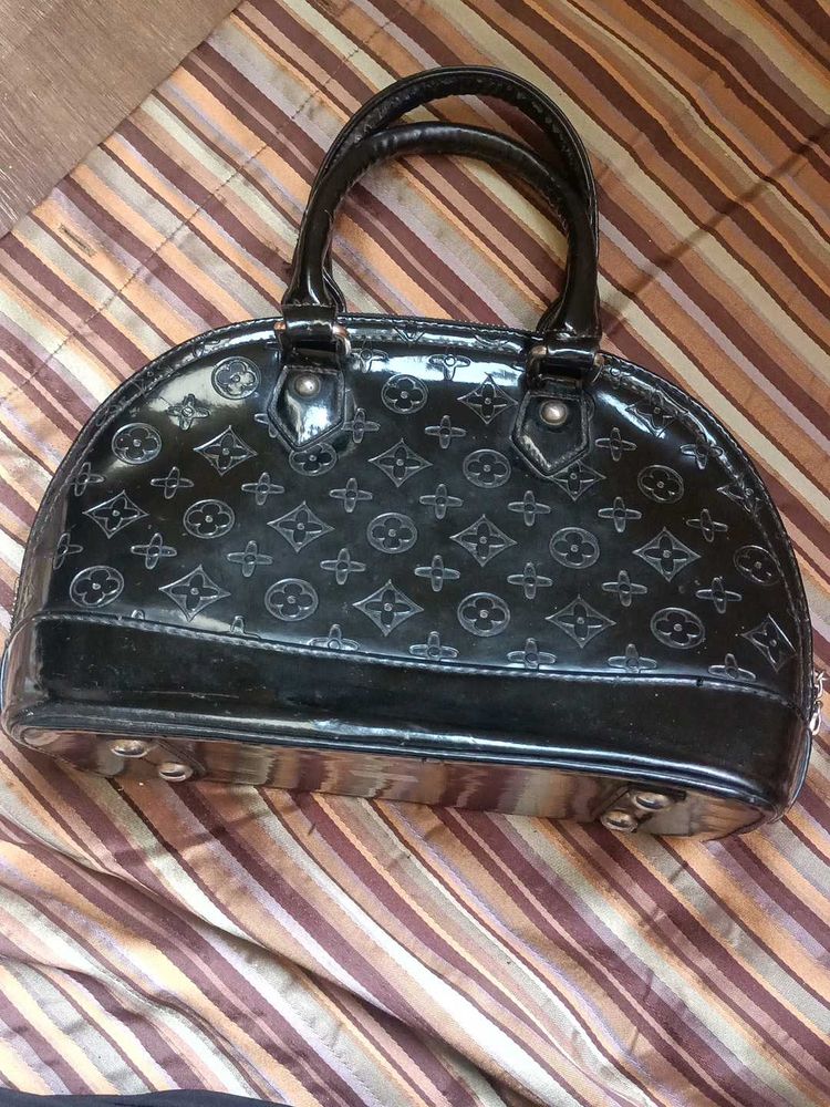 Elegant Black Handbag
