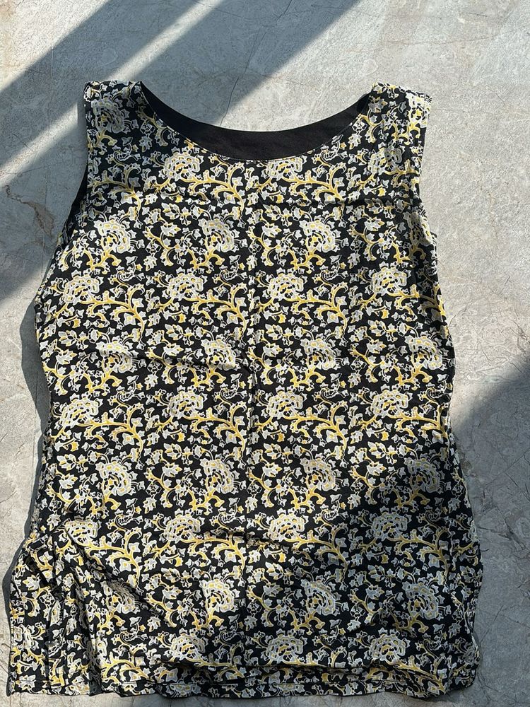 Floral Print Sleeveless Top