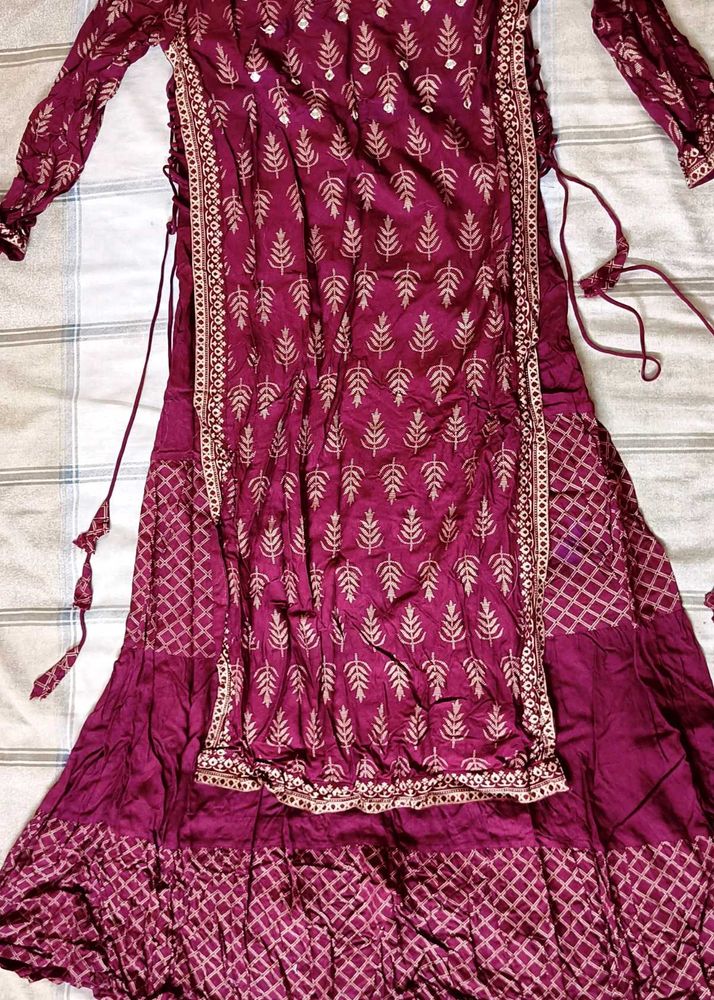 Maroon &amp; Gold Printed Kurti Set