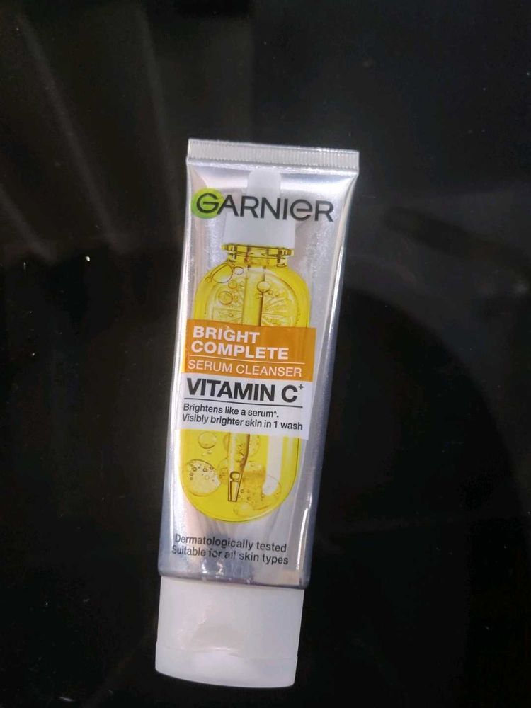 Garnier Bright Complete Vitamin C Serum Cleanser