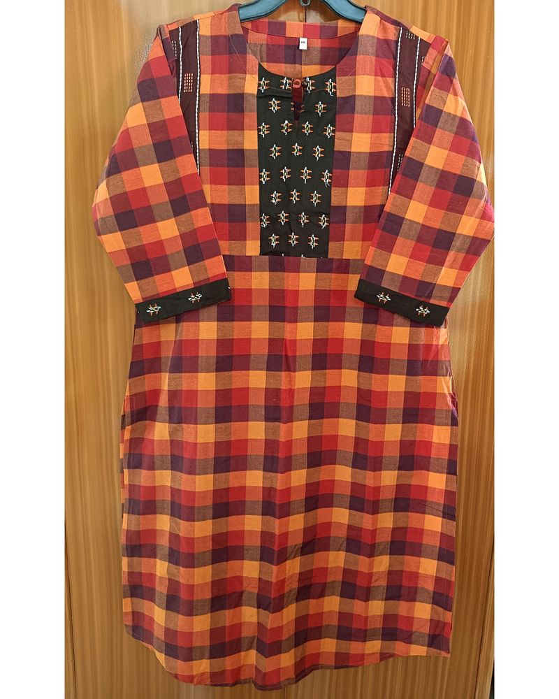 Beautiful Stylish Checked Pattern Kurti