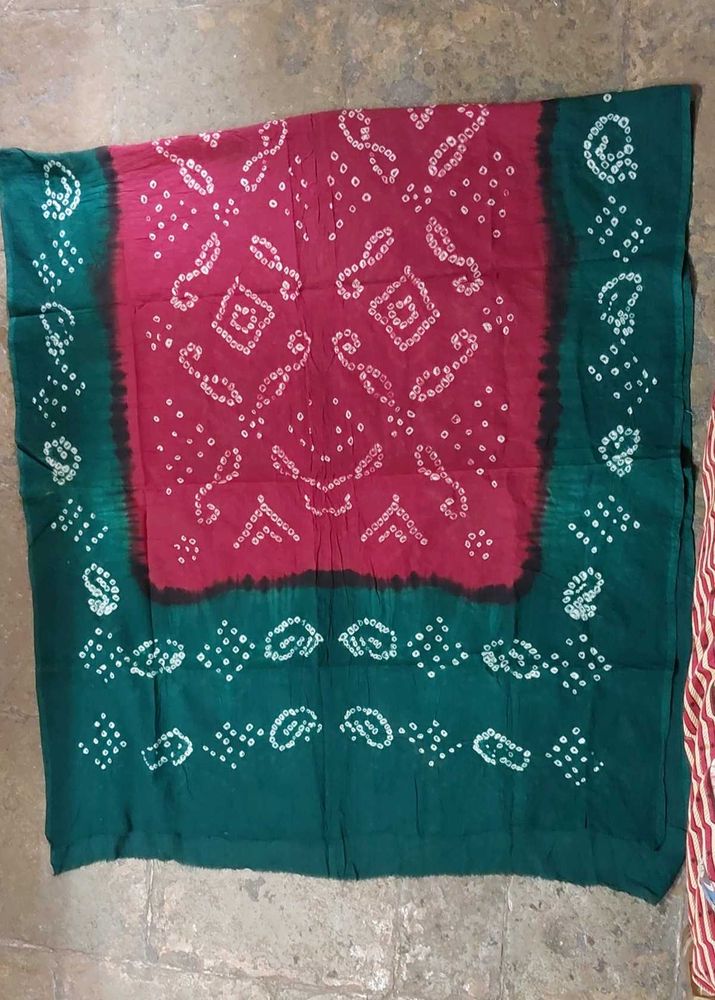 Red &amp; Green Bandhani Dupatta