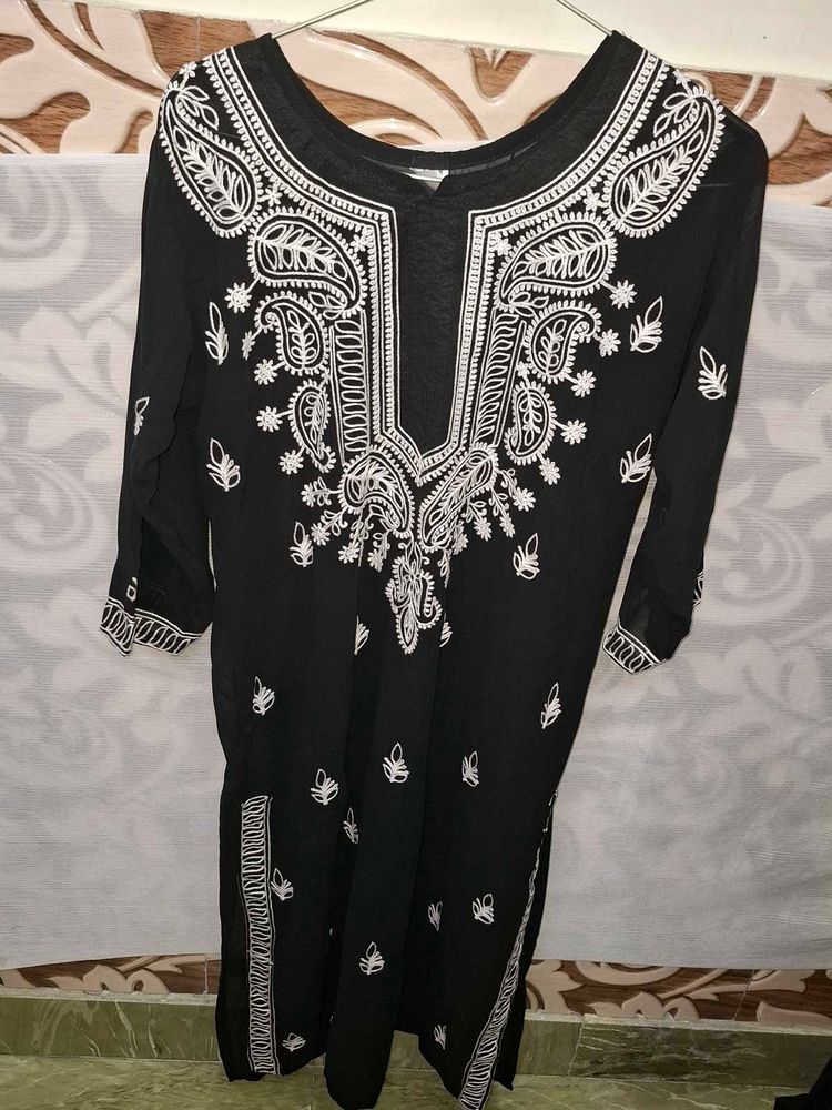 Elegant Black Embroidered Kurta
