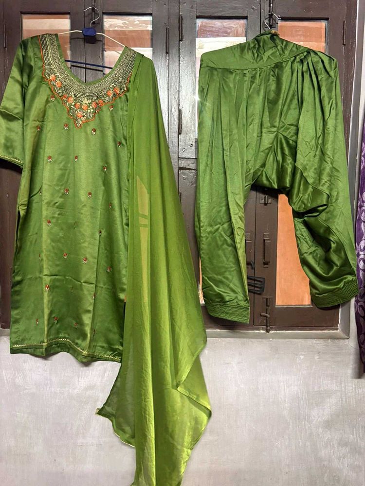 Green Embroidered Kurta Set