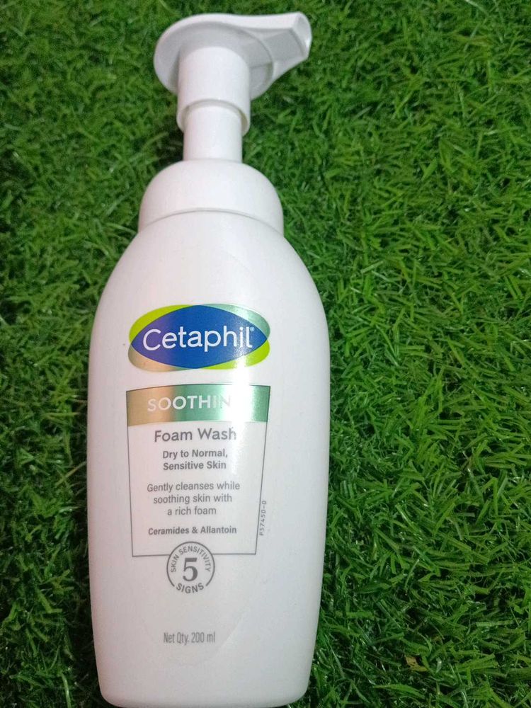 Cetaphil Soothing Foam Wash (200ml)