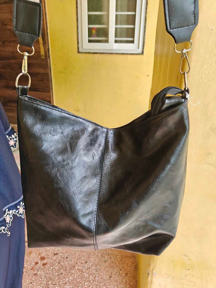 Chic Black Handbag