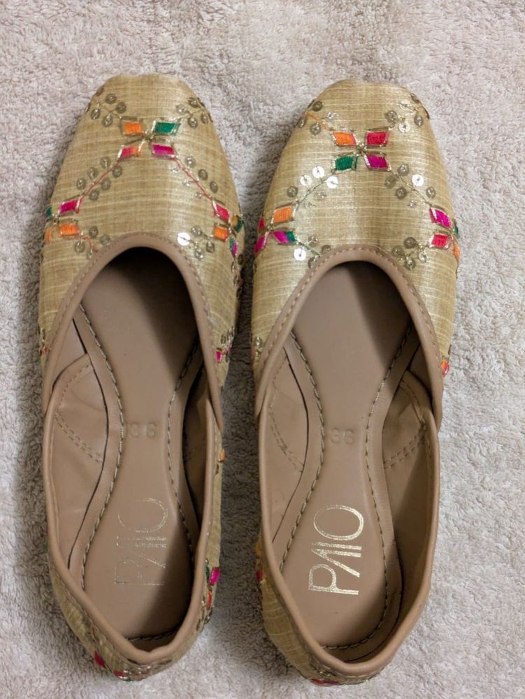 Beige Punjabi Juttis Size 36