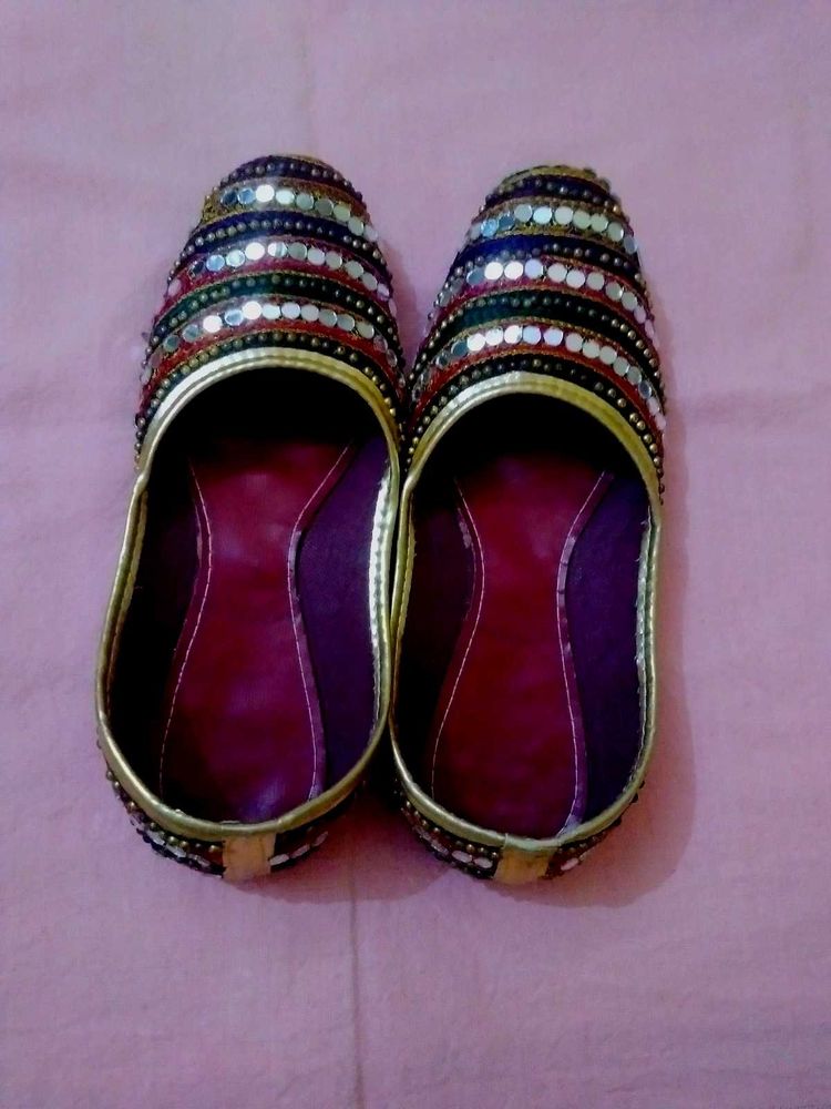 Vibrant Mirror &amp; Bead Ethnic Juttis