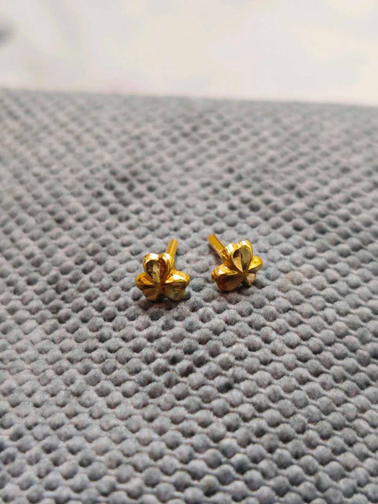 Gold Nose Pin And Earrings Two Pairs