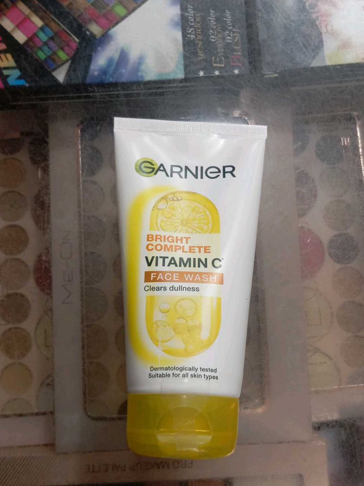Garnier Bright Complete Vitamin C Face Wash