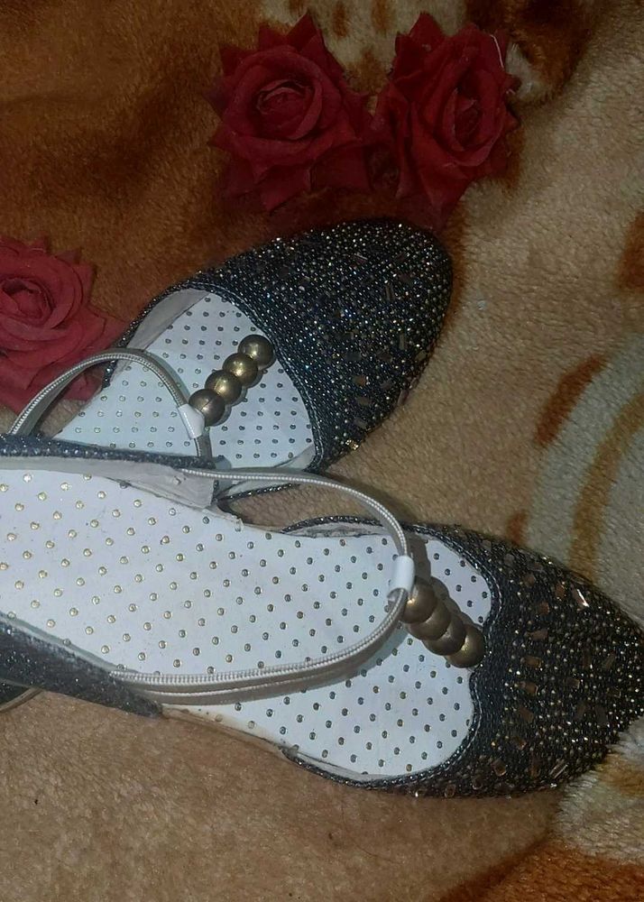 Sparkly flats 💥✨