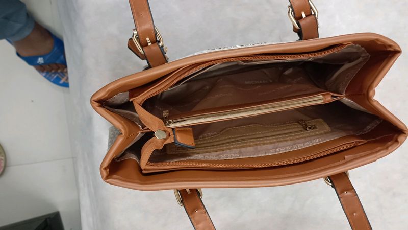 .Michael Kors first copy Handbag.