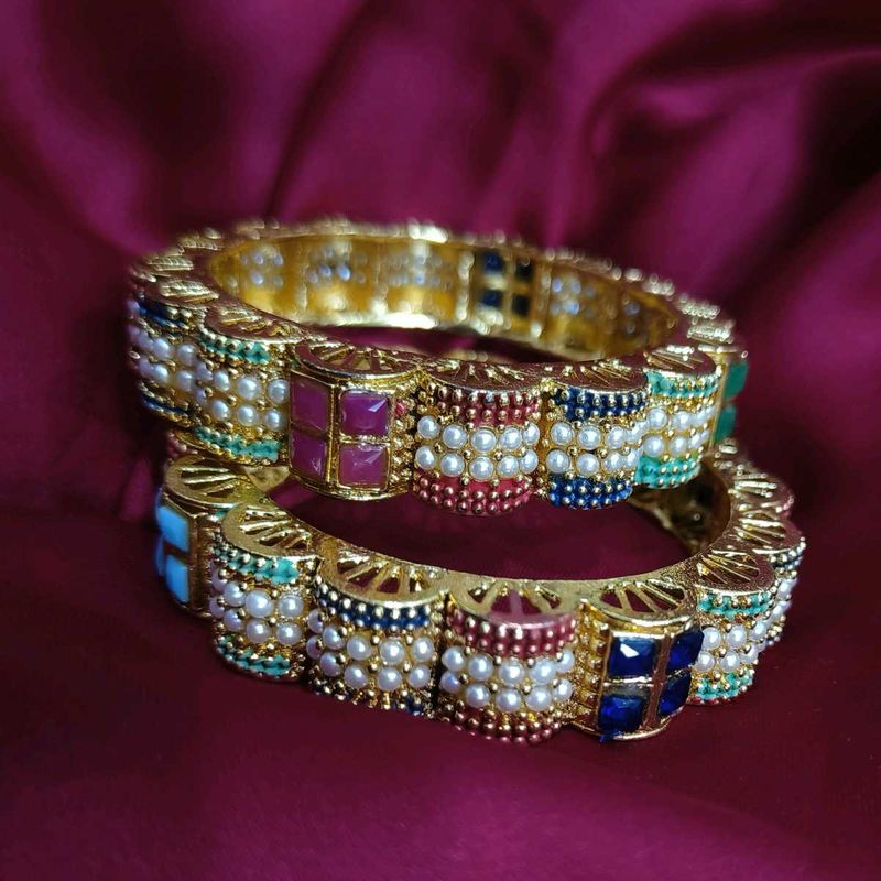 Elegant Gold-Toned Bangle Set
