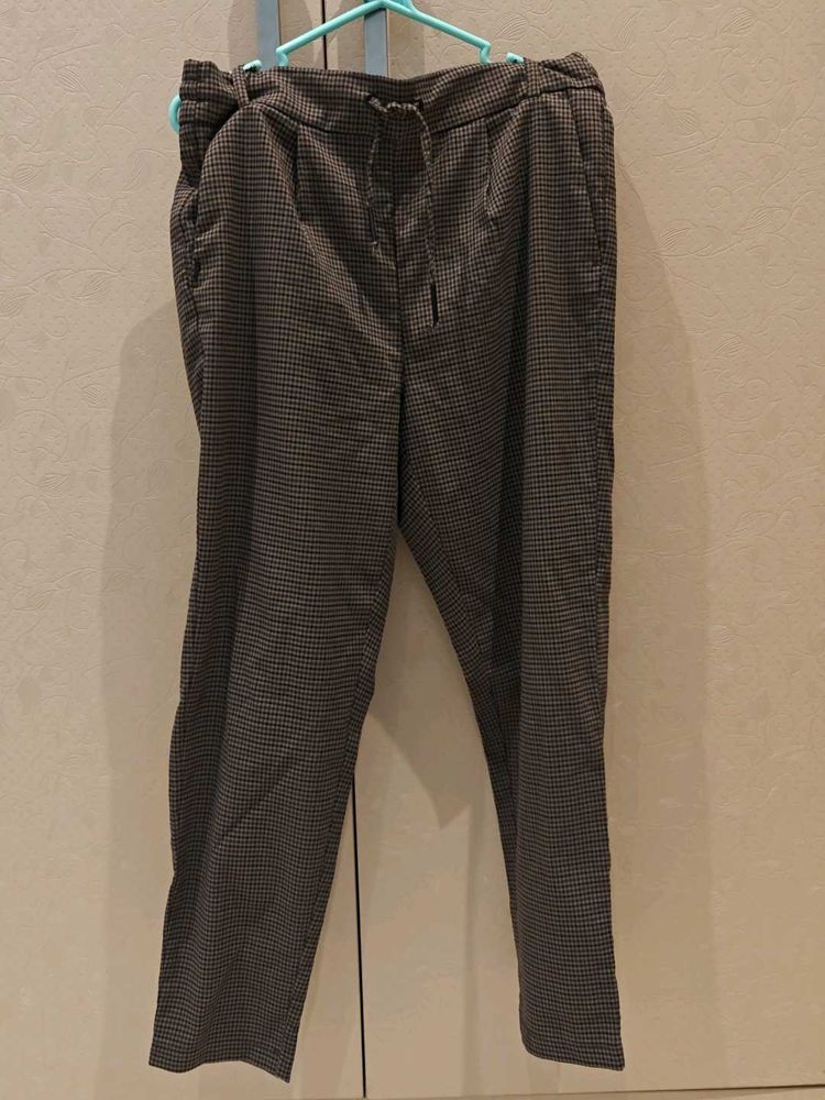Houndstooth pattern pants