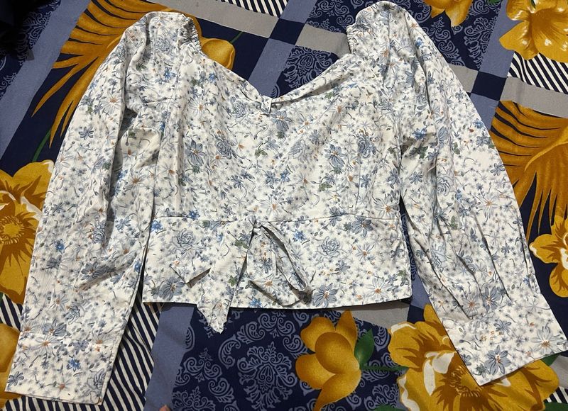WHITE BLUE FLORAL TOP