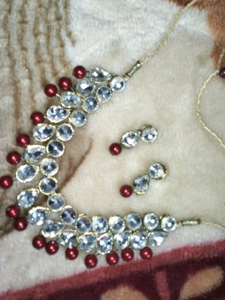 Choker Diamond Set With Earrings..