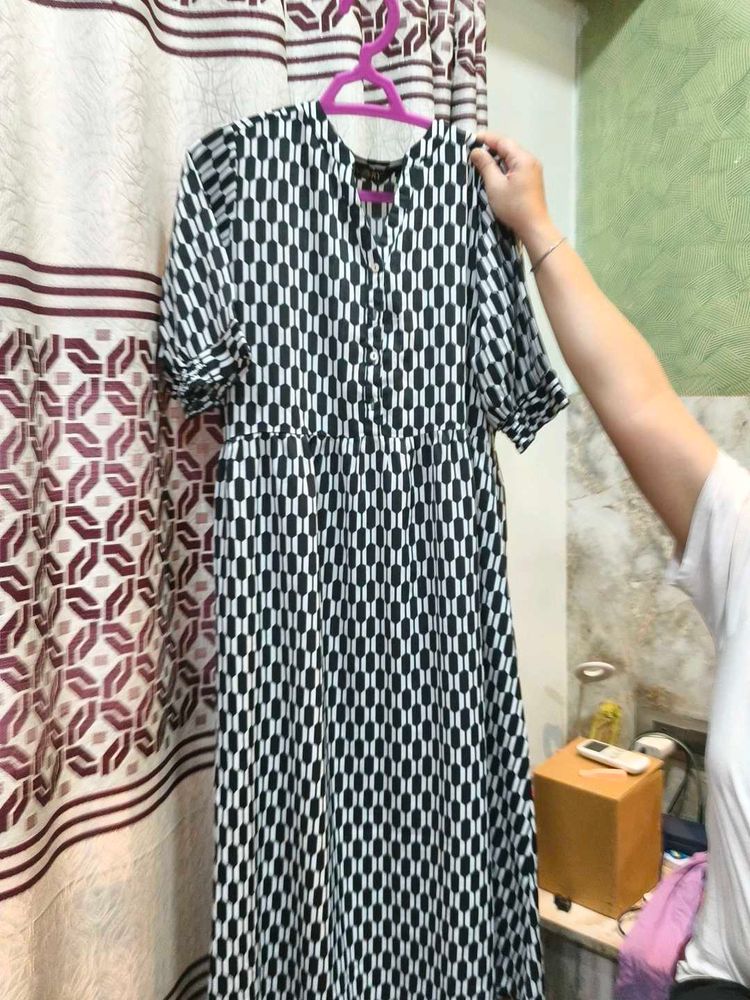 Chic Black &amp; White Midi Dress