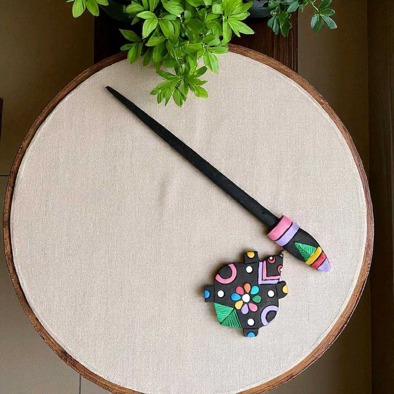 terracotta Hair pin with beautiful turtle design..