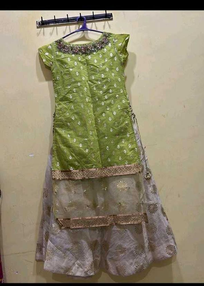 Green Skirt Model Suit Set